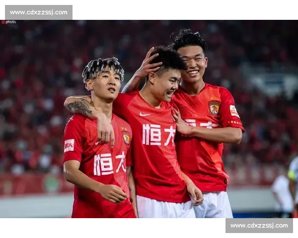 足协杯巅峰对决上港迎战恒大豪门碰撞引爆全国关注争夺晋级荣耀之夜